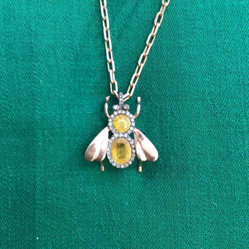 IA Jewels yellow Saaphire & Diamond Bee Necklace